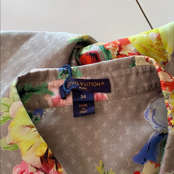 Louis Vuitton Floral Silk Short and blouse sets - Picture 12 of 17
